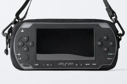ZARAがまさかの『PlayStation Portable』モチーフのクロスボディバッグ