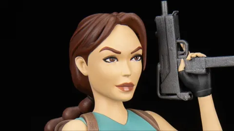 『トゥームレイダー』往年のファン必見！バイクにまたがるララ・クロフトの新作スタチュー「Tomb Raider: Lara Croft - Classic Motorbike Premium Statue」が世界限定500個で登場！