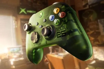 マイクロソフトがXbox 25周年を記念し初代Xboxを彷彿とさせる半透明グリーンの特別限定版『Xbox Series X25』を発表！ 同デザインのコントローラーも登場
