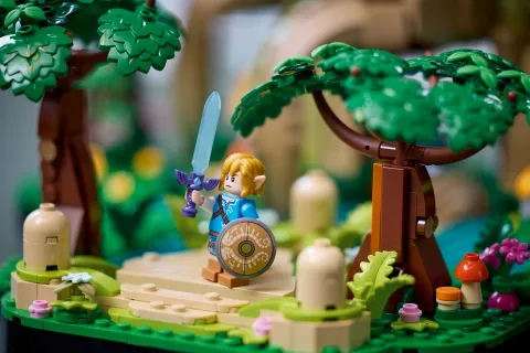 『ゼルダの伝説』デクの木LEGO®セットがまもなく販売終了へ！『時のオカリナ』リメイクや実写映画で再燃する人気の中、入手困難は必至か？ | ファンの心をくすぐる2-in-1仕様を見逃すな