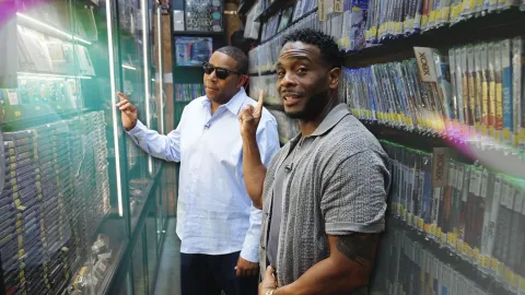 『Kenan & Kel』のキーナンとケルがレトロゲームショップへ！懐かしのタイトルに熱狂し、高騰する価格に驚きのリアクション！二人の絆と新作ゲームの展望も明らかに
