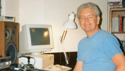 名作『Doom』のサウンドトラックを手がけた作曲家、ボビー・プリンス氏が81歳で逝去。ゲーム音楽のパイオニアとして数々の伝説的タイトルに貢献し、その音楽は永遠に生き続ける。