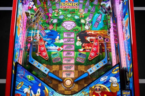 ソニックの35周年を記念して新作ピンボール台「Sonic the Hedgehog」が登場！「King of Flow」スティーブ・リッチー氏が手掛ける超高速ゲームに注目！