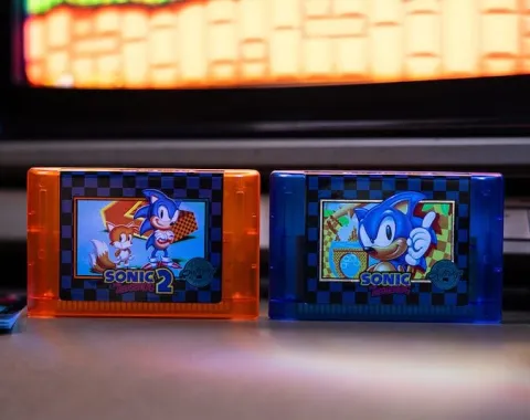 『ソニック・ザ・ヘッジホッグ』と『ソニック・ザ・ヘッジホッグ2』がNTSC Sega Genesis向けカートリッジで奇跡の再販！35周年記念で半透明シェルや限定版も登場、豪華パッケージでコレクター必見！