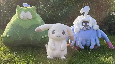 『Pokémon Pokopia』から「ピーカチュウ」「モスラクス」「プロフェッサータマタマ」のぬいぐるみが登場！人気キャラ「ピーカチュウ」はすでに完売で争奪戦の様相に