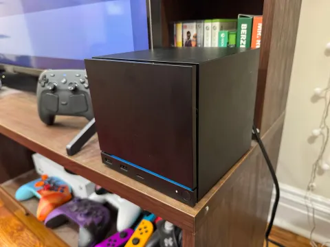 Valveの新型ミニPC『Steam Machine』レビュー：コンソール感覚でPCゲームを楽しむ新たな選択肢、価格と性能のバランスが議論の的に
