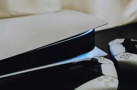 ソニーのPS5ディスク生産終了報道がゲーム保存に与える影響とは？デジタル化の波と法整備の重要性を考察