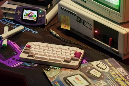 懐かしの携帯ゲーム機「ゲームボーイアドバンス」がメカニカルキーボードキット「Keyboy Advance」として蘇る！ノスタルジーと実用性を兼ね備えたデザインに注目です