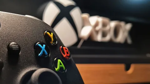 マイクロソフトXbox部門が大規模な組織再編と人員削減を発表！スタジオの独立・売却、そして新CEOが描く未来の戦略とは？