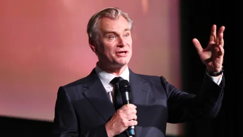 クリストファー・ノーラン監督、映画の“未解明な謎”を今後一切語らないと宣言！ 兄の忠告がきっかけで「観客に委ねる」哲学を確立
