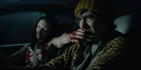 新作実写映画版『バイオハザード』の最新トレーラーが公開！原作ゲームへの深いリスペクトとサバイバルホラーの緊張感を再現する演出に注目が集まる！