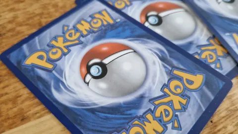祖母の家から約3,800万円相当の『ポケモンカード』と関連グッズが発見され、海外で大きな話題に！未開封の初期ブースターパックやポケデックスも含まれる奇跡のお宝コレクションが判明