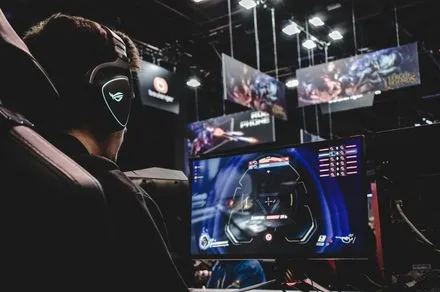 ゲーム業界でAI利用が拡大も、開発者の不安は増大 - 生成AIへの懸念とレイオフ続く現状