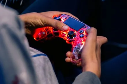 Anbernic、心拍数計測機能搭載のゲーミングコントローラー「RG G01」を発表！あなたの興奮度を可視化する異色のデバイス