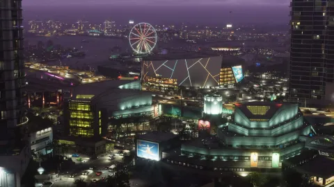 『GTA 6』の宣伝でマイアミのKaseya Centerに「Welcome to Vice City」