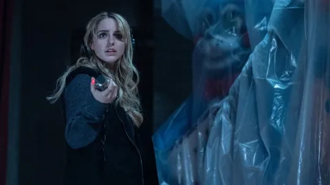 オスカー授賞式で女優マッケナ・グレイスがポケモンカードを開封！華やかな舞台の裏で繰り広げられた意外なポケカ愛と、高まる入手難易度への期待