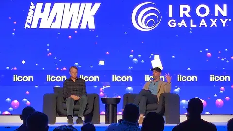 トニー・ホークが初期の『Tony Hawk's Pro Skater』を友人にテストプレイさせるためPS1を改造していたという驚きの逸話が明かされる